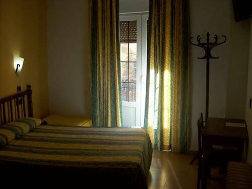 Hostal La Muralla, Varaa Hotelli Plasencia 