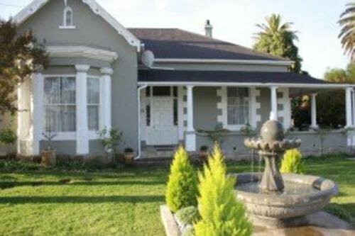 Tranquil House B&B 10 Berry St, Забронировать Отель «постель и завтрак» Куинстаун провинция Восточный Кейп