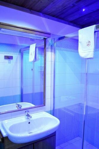 Hotel Chateau Blanc, Забронировать Отель Отели Валле д'аосты с парковкой, Парковка