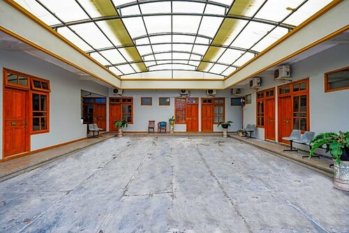 OYO 2737 D'KostNearKraton mangkunegaran, Prenota Hotel Solo. Central Java