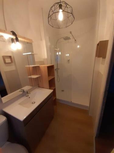Entre Lacs et Volcans, Book Hotel Hoteller i Rhône-Alps med parkering, Parkering