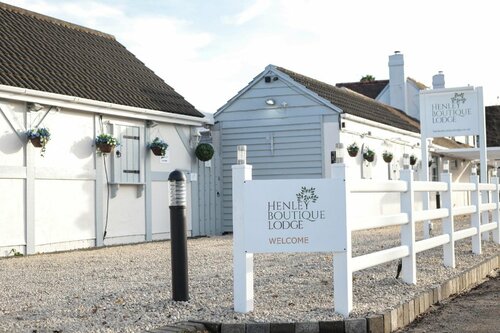 Henley Hotel, Забронировать Отель Отели Котсуолда с парковкой, Парковка