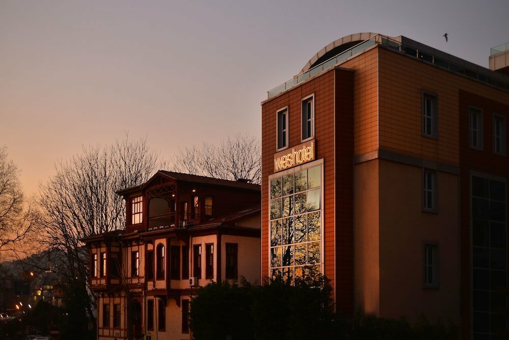 Wes Hotel
