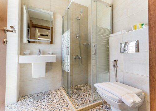 The Seventh Star Hotel Suites, Đặt Khách sạn Khách sạn ở Amman Governorate có chỗ đỗ xe, Bãi đậu xe