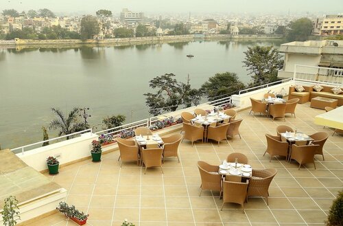 Brahma Niwas - Best Lake View Hotel in Udaipur, Забронировать Отель Отели штата Раджастхана с бассейном, Бассейн