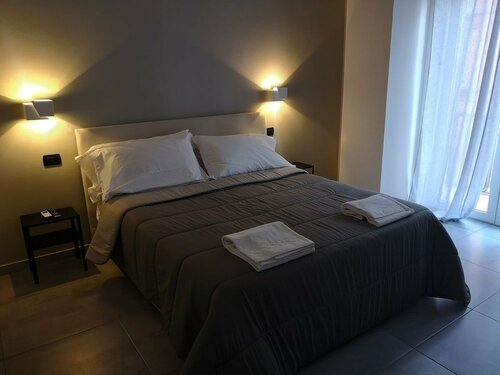 Hi Relais Rooms, Забронировать Отель Пьяцца-дель-Плебишито Неаполь, рядом с Кастель-Нуово