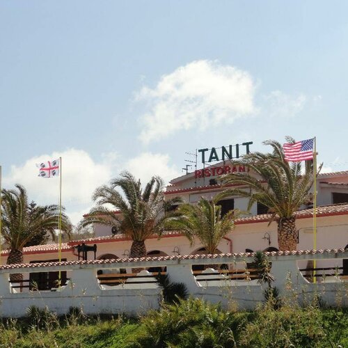 Hotel Villaggio Ristorante Pizzeria Museo TANIT, Забронировать Отель Отели Sulcis Iglesiente с бассейном, Бассейн