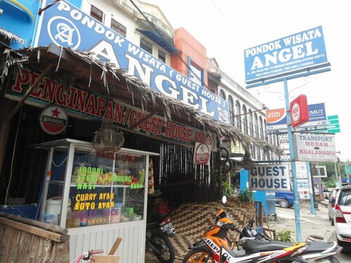 Pondok Wisata Angel Guest House, Prenota Affittacamere Hotel a Medan con parcheggio, Parcheggio