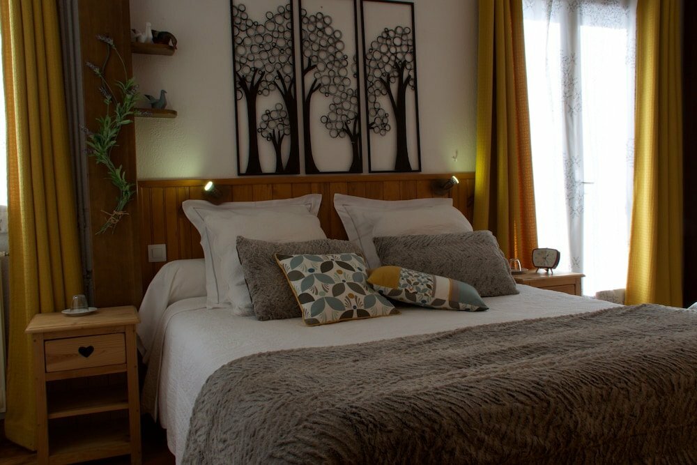 La Coustille - chambres et table dhôtes - 05260 St-Léger-les-Mélèzes