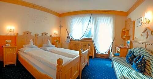 Romantik Hotel Santer, Забронировать Отель Отели в центре Доббиако, в центре