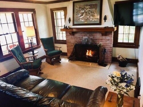 BJ's Lakehouse - 3 Br Home, Book Feriehus Woodruff hoteller med parkering, Parkering