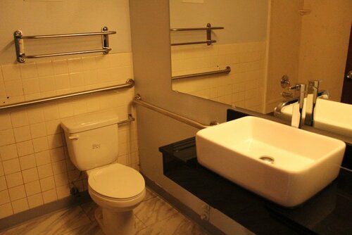 Travelodge by Wyndham Water’s Edge Hotel - Racine, Buchen Sie Hotel Racine Wisconsin