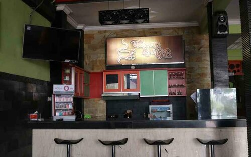 Home Stay Griya Banaran, Prenota Hotel Hotel a Kediri con parcheggio, Parcheggio