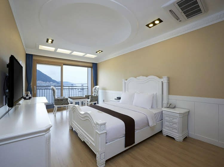 Busan Beach Tourist	