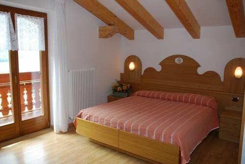Charme Hotel Nevada, Забронировать Отель Мольвено Паганелла