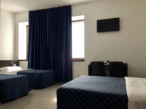 AV Hotel Milano, Забронировать Отель Отели Милана с парковкой, рядом с Джоя, Парковка