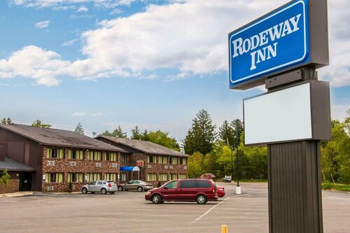 Rodeway Inn Muskegon Airport, Забронировать Мини-отель Маскигон штат Мичиган