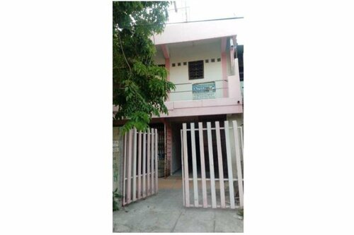 Charisma Homestay, Reservar Casa de hóspedes Hotéis no centro de Tenggilis Mejoyo, hotéis no centro de Tenggilis Mejoyo