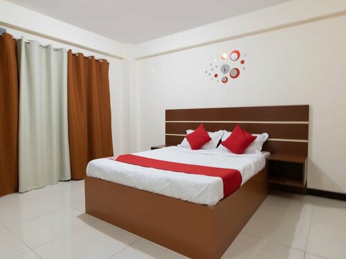 OYO 578 Red Velvet Suites Vaccinated Staff, Rezerwuj Hotel Hotele w Manila z Parkingiem, Parking