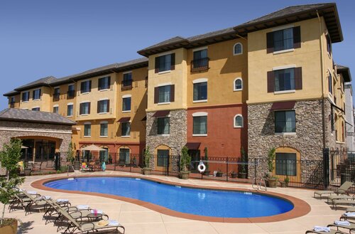 Holiday Inn Express Hotel & Suites El Dorado Hills, Varaa Hotelli El Dorado Hills Kalifornia