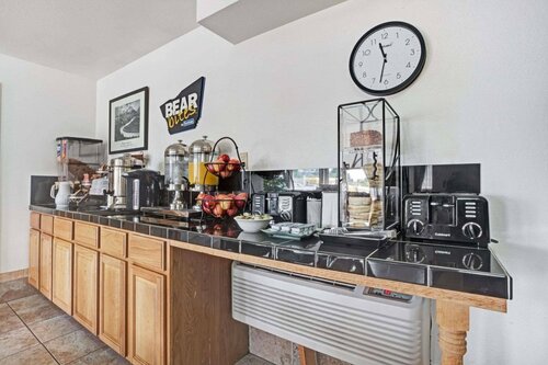 Travelodge by Wyndham Seattle North of Downtown, Забронировать Мини-отель  