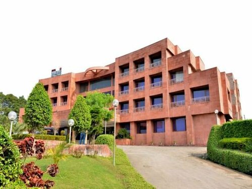 Hotel Le Mariet, Забронировать Отель Отели Парвану с бассейном, Бассейн