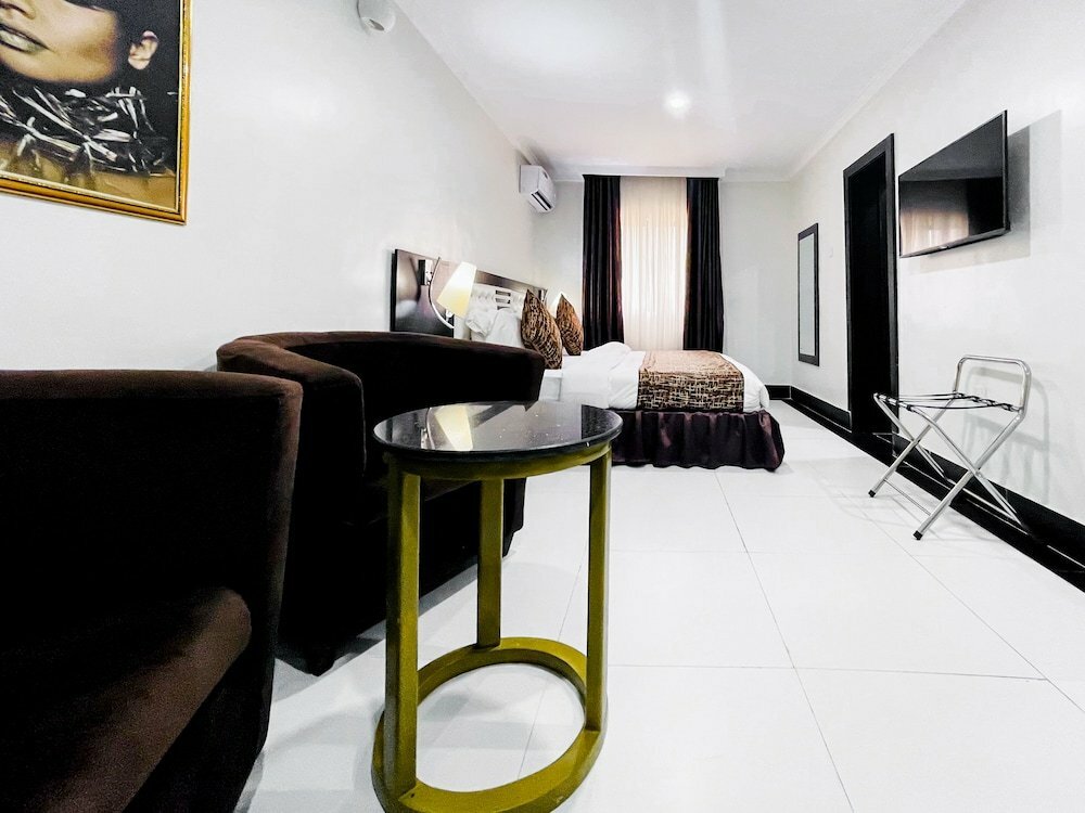 Pasadena Suites