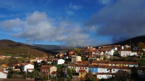 Hotel Rural El Valle, Забронировать Отель Барруэло-де-Сантульян 