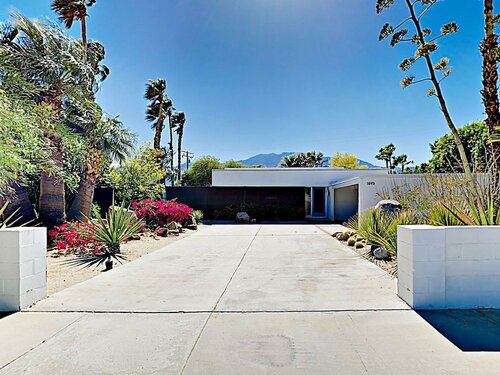 3BR 2BA Jack LaLanne House by RedAwning, Забронировать Отель Палм-Спрингс Coachella Valley