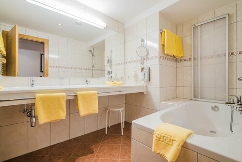 Hotel Sonnenheim, Забронировать Отель Отели Санкт-Антон-ам-Арльберг с парковкой, рядом с Гондольный подъемник Рендльбан, Парковка