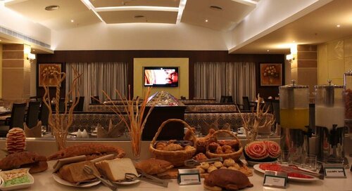 Quality Inn VIHA, Забронировать Отель Отели Кумбаконам с парковкой, Парковка
