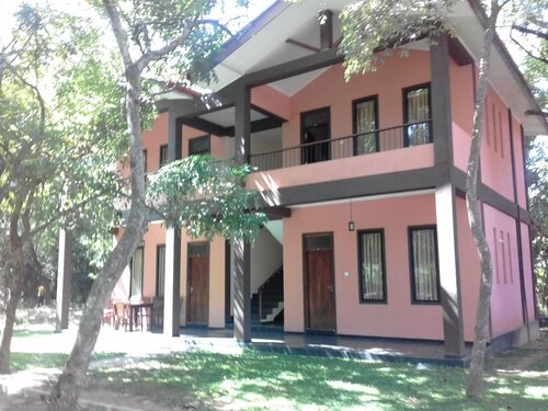 Sannasa Hotel, Забронировать Отель Отели Хабарадува с парковкой, Парковка