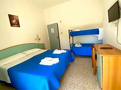 Hotel Luna Rossa, Забронировать Отель Мирамаре Римини