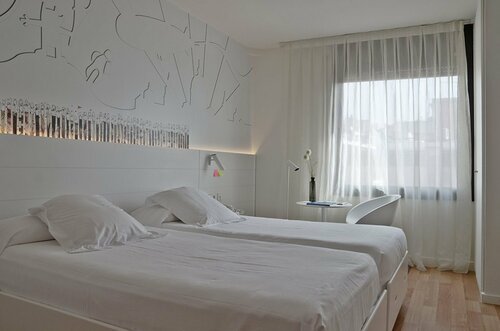 Pol & Grace Hotel, Забронировать Отель Сериа – Сен-Жервази Барселона, рядом с Валькарка