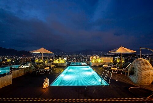 Ramada Encore By Wyndham Kathmandu Thamel, Забронировать Отель Отели Катманду с парковкой, рядом с Garden of Dreams, Парковка