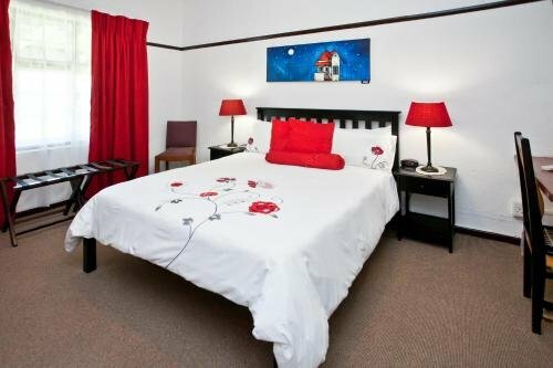 Beit Shalom before known as Best Little Guesthouse, Забронировать Гостевой дом Недорогие отели Klein Karoo, недорогие