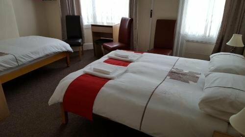 Cameron Court B&B, Varaa Bed and Breakfast 3 tähden hotellit kohteessa Merseyside, 3*
