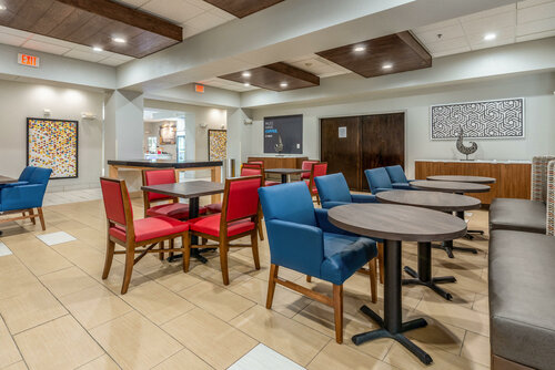 Holiday Inn Express Hotel and Suites Statesville by IHG, Забронировать Отель Стейтсвилл Северная Каролина, рядом с Iredell Memorial Hospital