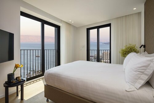 The White Penthouse on the Sea of Galilee, Забронировать Отель Тверия Тивериадское озеро, рядом с Музей «Дом Донны Грации»
