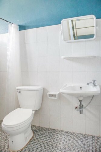 OYO 617 Tira Hostel chalong Phuket, Забронировать Хостел Хостелы Бухты Чалонг, Хостел