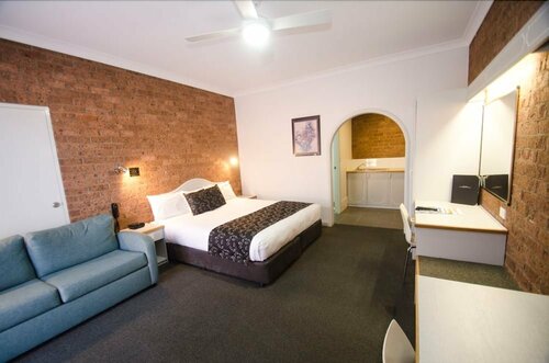 Hamilton Henry Parkes Motor Inn, Забронировать Мини-отель Паркс Central West NSW, рядом с Lachlan Health Service-Parkes Hospital