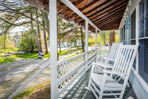 2 River Road Inn & Cottages, Забронировать Гостевой дом  
