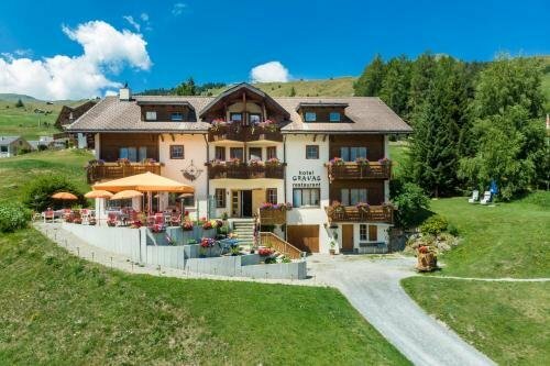 Hotel Gravas Lodge - Das Hotel für Gäste mit Hund, Buchen Sie Hotel Vella Surselva
