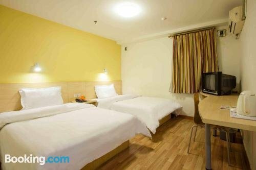 7Days Inn Guilin Yushan Park, Забронировать Отель Гуйлинь Гуанси-Чжуанский автономный район