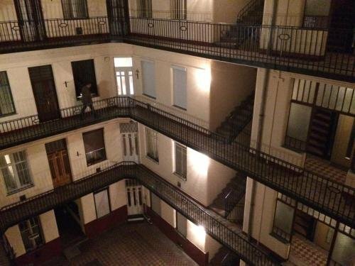 Acacia Private Rooms, Забронировать Хостел Хостелы Будапешта, рядом с Uránia National Film Theatre, Хостел