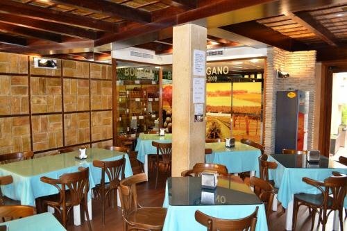 Hostal El Vegano, Забронировать Отель Утьель Valencia Province, рядом с Hocesventura