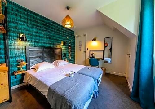 Hôtel Les Charmettes - Saint Malo, Забронировать Отель Отели Vallee de la Rance с парковкой, Парковка