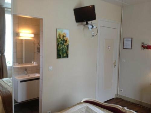 Auberge La Pomme de Pin, Đặt Nhà trọ Senonches 