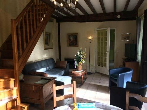 Auberge La Pomme de Pin, Buchen Sie Hostel Senonches 
