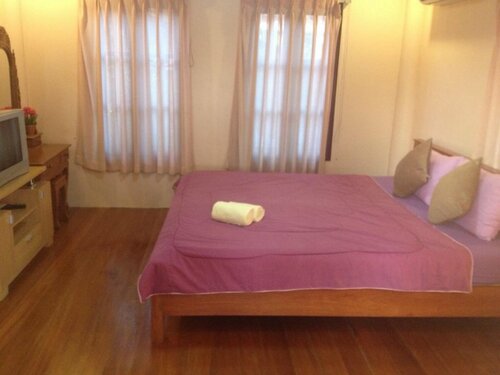 Kruamaeurai Homestay, Забронировать Отель Отели Ампхава с парковкой, Парковка